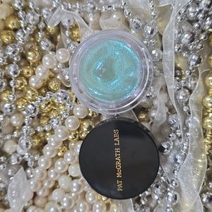 Pat McGrath HOLOGRAPHIC eye gloss in the shade Cyber Electric